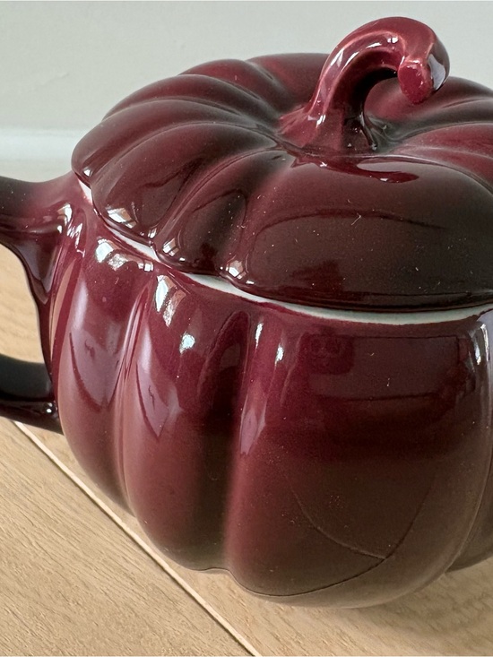 Le Creuset Other - Le Creuset - Pumpkin Mug with lid rhone (400ml/14oz) Burgundy Stoneware